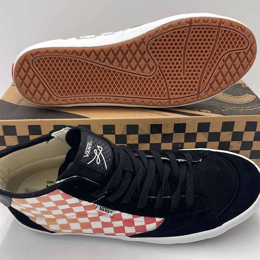Vans WMNS High-Top Sneakers The Lizzie
Checkerboard Black/Multi
VN0A4BX1BML - Picture 4 of 16
